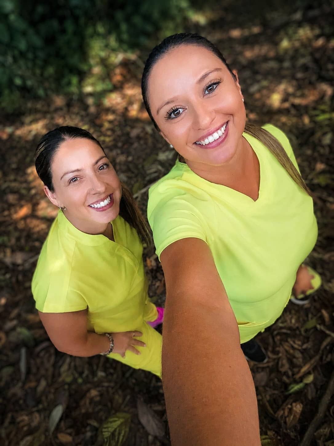 Melissa y Pamela trabajando en conjunto
